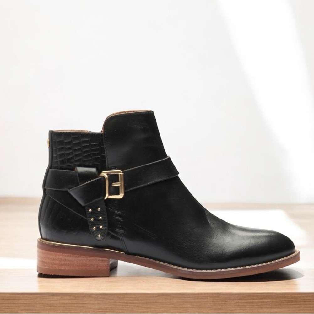 🆕 NWT CREVO Collie Leather Buckled Short Bootie